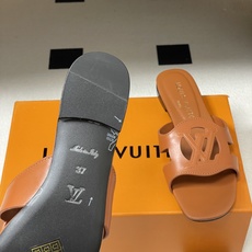 经典款Louis vuitteon路易威登 Lv Isola凉拖鞋系列经典字母logo大扣一字带粗跟拖鞋 经典款Louis vuitteon路易威登 Lv Isola凉拖鞋系列经典字母logo大扣一字带粗跟拖鞋