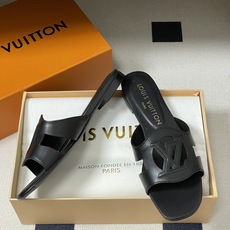 经典款Louis vuitteon路易威登 Lv Isola凉拖鞋系列经典字母logo大扣一字带粗跟拖鞋 经典款Louis vuitteon路易威登 Lv Isola凉拖鞋系列经典字母logo大扣一字带粗跟拖鞋