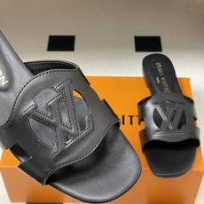 经典款Louis vuitteon路易威登 Lv Isola凉拖鞋系列经典字母logo大扣一字带粗跟拖鞋 经典款Louis vuitteon路易威登 Lv Isola凉拖鞋系列经典字母logo大扣一字带粗跟拖鞋