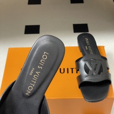 经典款Louis vuitteon路易威登 Lv Isola凉拖鞋系列经典字母logo大扣一字带粗跟拖鞋 经典款Louis vuitteon路易威登 Lv Isola凉拖鞋系列经典字母logo大扣一字带粗跟拖鞋