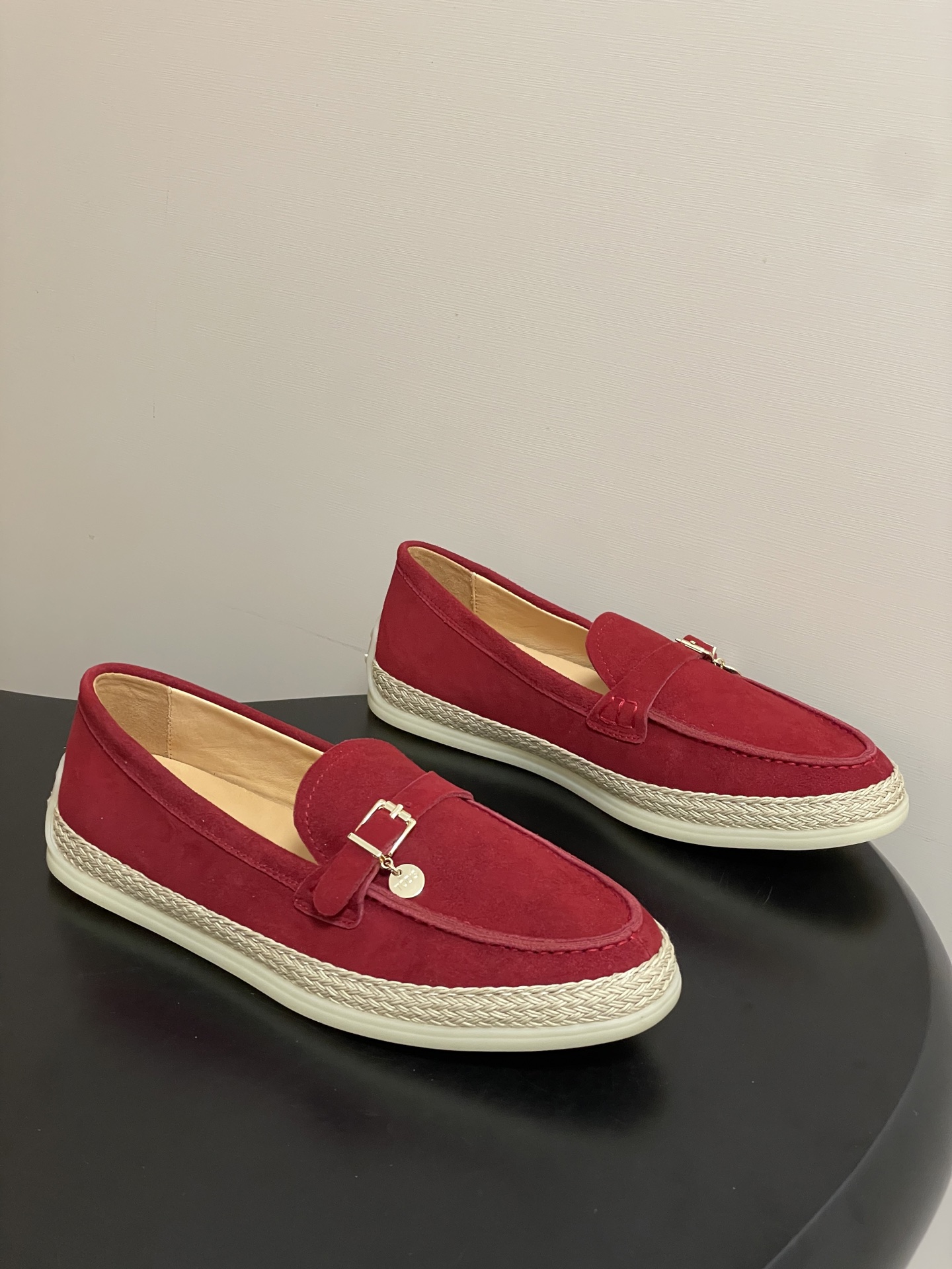 26Ss早春新款 TOD'S托德斯 磨砂皮面草编麻绳底乐福鞋经典蝴蝶结厚底休闲单鞋本款乐福鞋以绒面皮革制