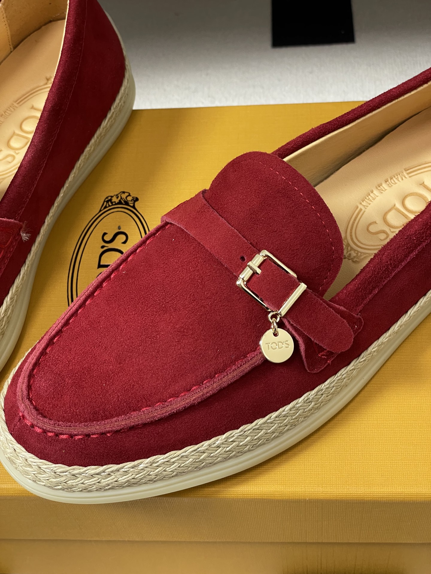 26Ss早春新款 TOD'S托德斯 磨砂皮面草编麻绳底乐福鞋经典蝴蝶结厚底休闲单鞋本款乐福鞋以绒面皮革制 26Ss早春新款 TOD'S托德斯 磨砂皮面草编麻绳底乐福鞋经典蝴蝶结厚底休闲单鞋本款乐福鞋以绒面皮革制