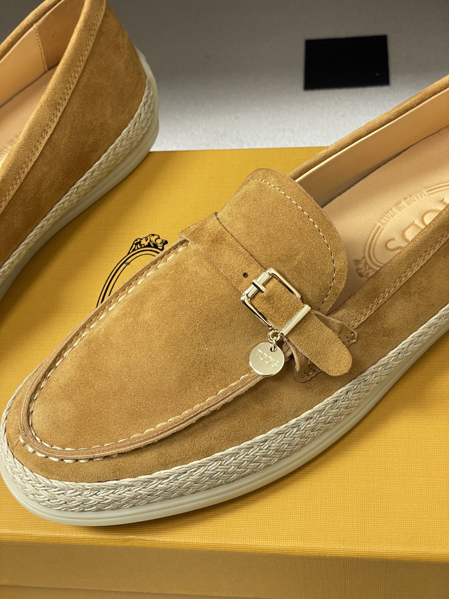 26Ss早春新款 TOD'S托德斯 磨砂皮面草编麻绳底乐福鞋经典蝴蝶结厚底休闲单鞋本款乐福鞋以绒面皮革制