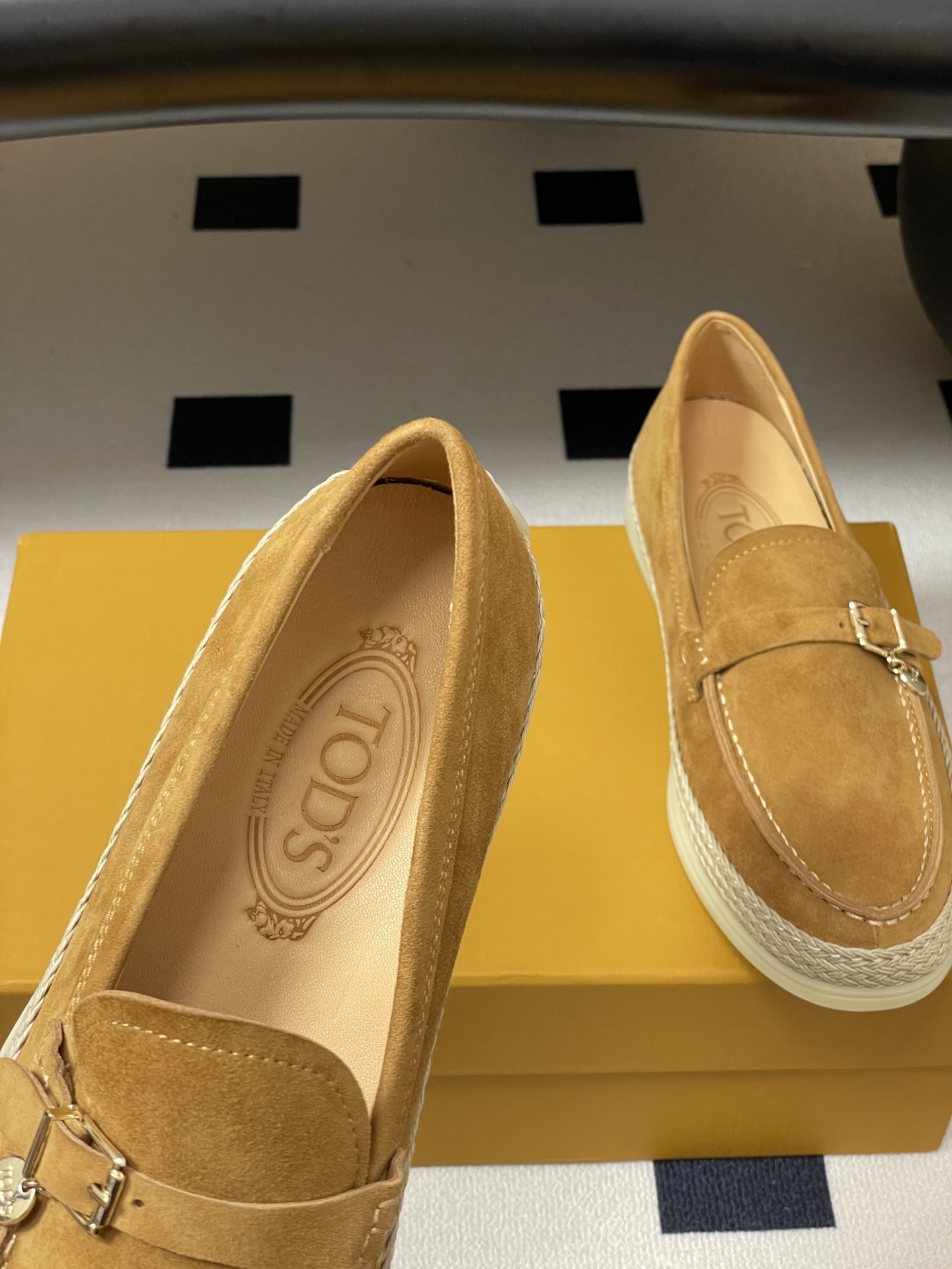 26Ss早春新款 TOD'S托德斯 磨砂皮面草编麻绳底乐福鞋经典蝴蝶结厚底休闲单鞋本款乐福鞋以绒面皮革制
