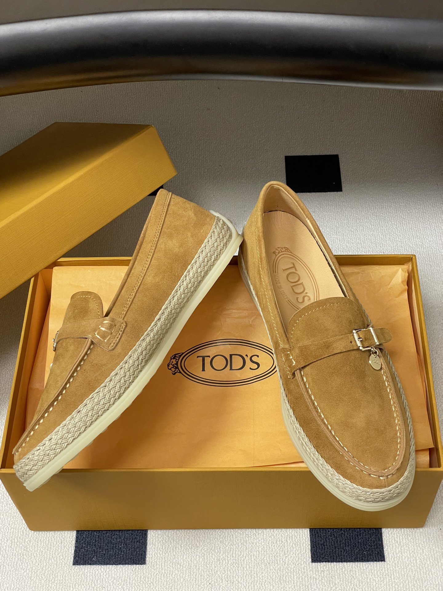 26Ss早春新款 TOD'S托德斯 磨砂皮面草编麻绳底乐福鞋经典蝴蝶结厚底休闲单鞋本款乐福鞋以绒面皮革制