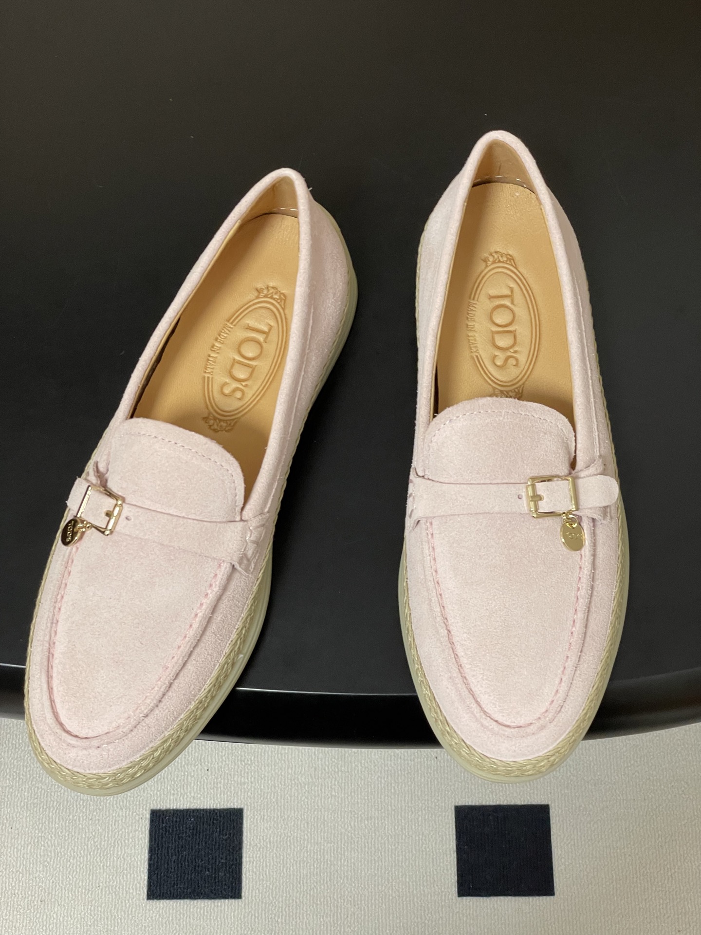 26Ss早春新款 TOD'S托德斯 磨砂皮面草编麻绳底乐福鞋经典蝴蝶结厚底休闲单鞋本款乐福鞋以绒面皮革制 26Ss早春新款 TOD'S托德斯 磨砂皮面草编麻绳底乐福鞋经典蝴蝶结厚底休闲单鞋本款乐福鞋以绒面皮革制