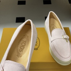 26Ss早春新款 TOD'S托德斯 磨砂皮面草编麻绳底乐福鞋经典蝴蝶结厚底休闲单鞋本款乐福鞋以绒面皮革制 26Ss早春新款 TOD'S托德斯 磨砂皮面草编麻绳底乐福鞋经典蝴蝶结厚底休闲单鞋本款乐福鞋以绒面皮革制