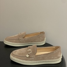 26Ss早春新款 TOD'S托德斯 磨砂皮面草编麻绳底乐福鞋经典蝴蝶结厚底休闲单鞋本款乐福鞋以绒面皮革制 26Ss早春新款 TOD'S托德斯 磨砂皮面草编麻绳底乐福鞋经典蝴蝶结厚底休闲单鞋本款乐福鞋以绒面皮革制