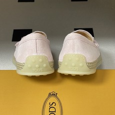 26Ss早春新款 TOD'S托德斯 磨砂皮面草编麻绳底乐福鞋经典蝴蝶结厚底休闲单鞋本款乐福鞋以绒面皮革制 26Ss早春新款 TOD'S托德斯 磨砂皮面草编麻绳底乐福鞋经典蝴蝶结厚底休闲单鞋本款乐福鞋以绒面皮革制