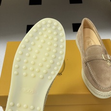 26Ss早春新款 TOD'S托德斯 磨砂皮面草编麻绳底乐福鞋经典蝴蝶结厚底休闲单鞋本款乐福鞋以绒面皮革制 26Ss早春新款 TOD'S托德斯 磨砂皮面草编麻绳底乐福鞋经典蝴蝶结厚底休闲单鞋本款乐福鞋以绒面皮革制