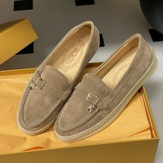 26Ss早春新款 TOD'S托德斯 磨砂皮面草编麻绳底乐福鞋经典蝴蝶结厚底休闲单鞋本款乐福鞋以绒面皮革制 26Ss早春新款 TOD'S托德斯 磨砂皮面草编麻绳底乐福鞋经典蝴蝶结厚底休闲单鞋本款乐福鞋以绒面皮革制