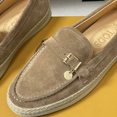 26Ss早春新款 TOD'S托德斯 磨砂皮面草编麻绳底乐福鞋经典蝴蝶结厚底休闲单鞋本款乐福鞋以绒面皮革制 26Ss早春新款 TOD'S托德斯 磨砂皮面草编麻绳底乐福鞋经典蝴蝶结厚底休闲单鞋本款乐福鞋以绒面皮革制