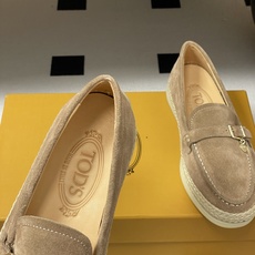 26Ss早春新款 TOD'S托德斯 磨砂皮面草编麻绳底乐福鞋经典蝴蝶结厚底休闲单鞋本款乐福鞋以绒面皮革制 26Ss早春新款 TOD'S托德斯 磨砂皮面草编麻绳底乐福鞋经典蝴蝶结厚底休闲单鞋本款乐福鞋以绒面皮革制