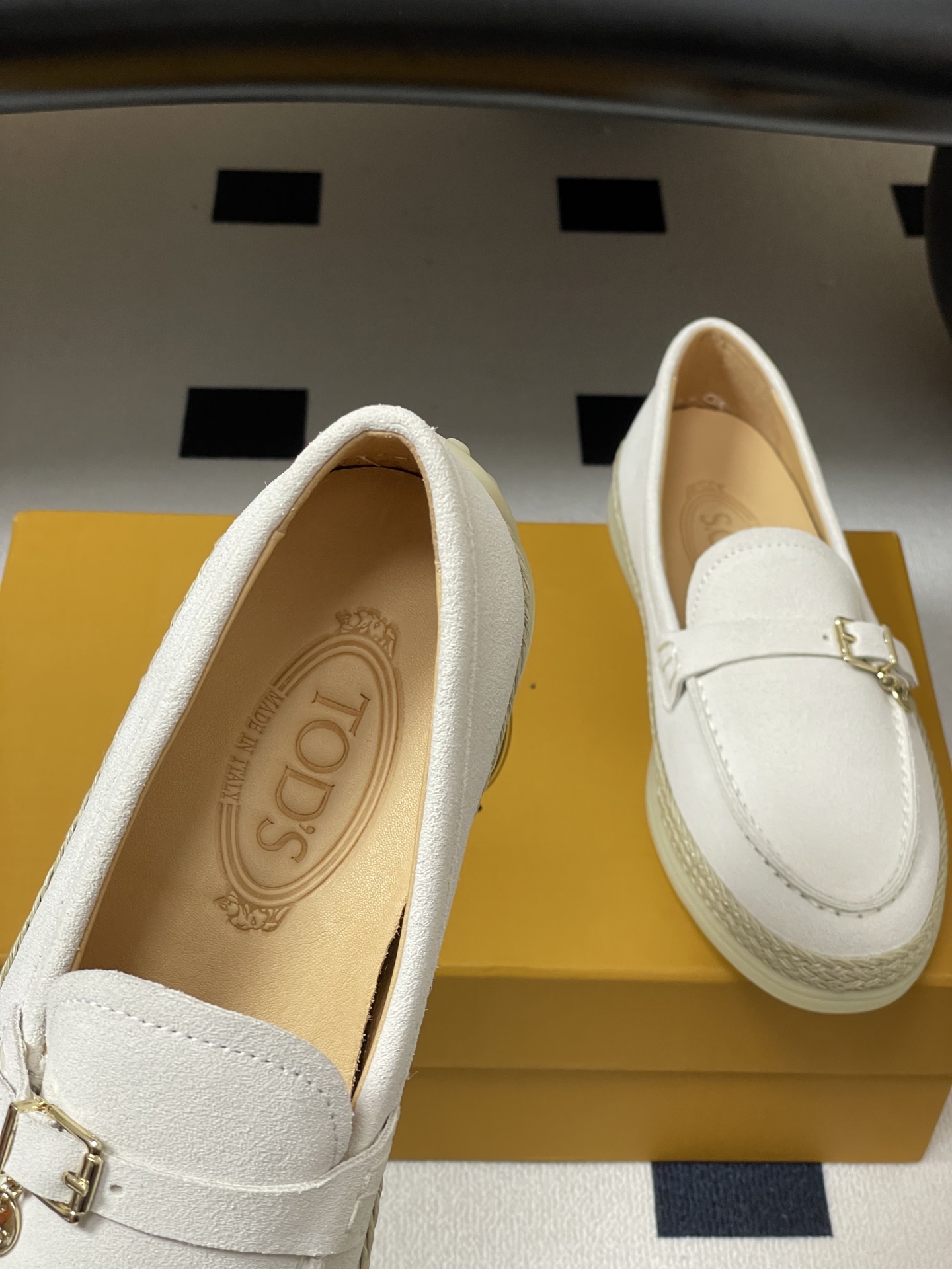 26Ss早春新款 TOD'S托德斯 磨砂皮面草编麻绳底乐福鞋经典蝴蝶结厚底休闲单鞋本款乐福鞋以绒面皮革制