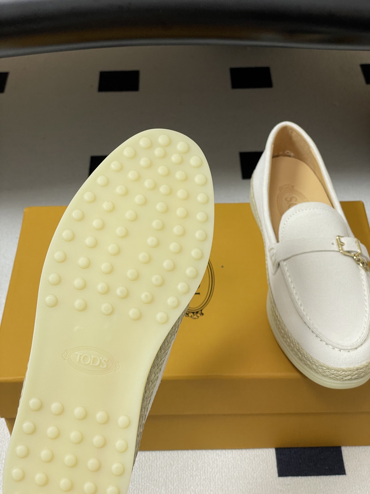 26Ss早春新款 TOD'S托德斯 磨砂皮面草编麻绳底乐福鞋经典蝴蝶结厚底休闲单鞋本款乐福鞋以绒面皮革制