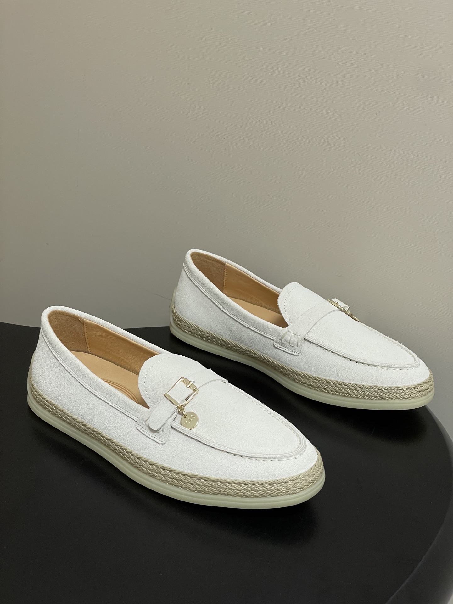 26Ss早春新款 TOD'S托德斯 磨砂皮面草编麻绳底乐福鞋经典蝴蝶结厚底休闲单鞋本款乐福鞋以绒面皮革制