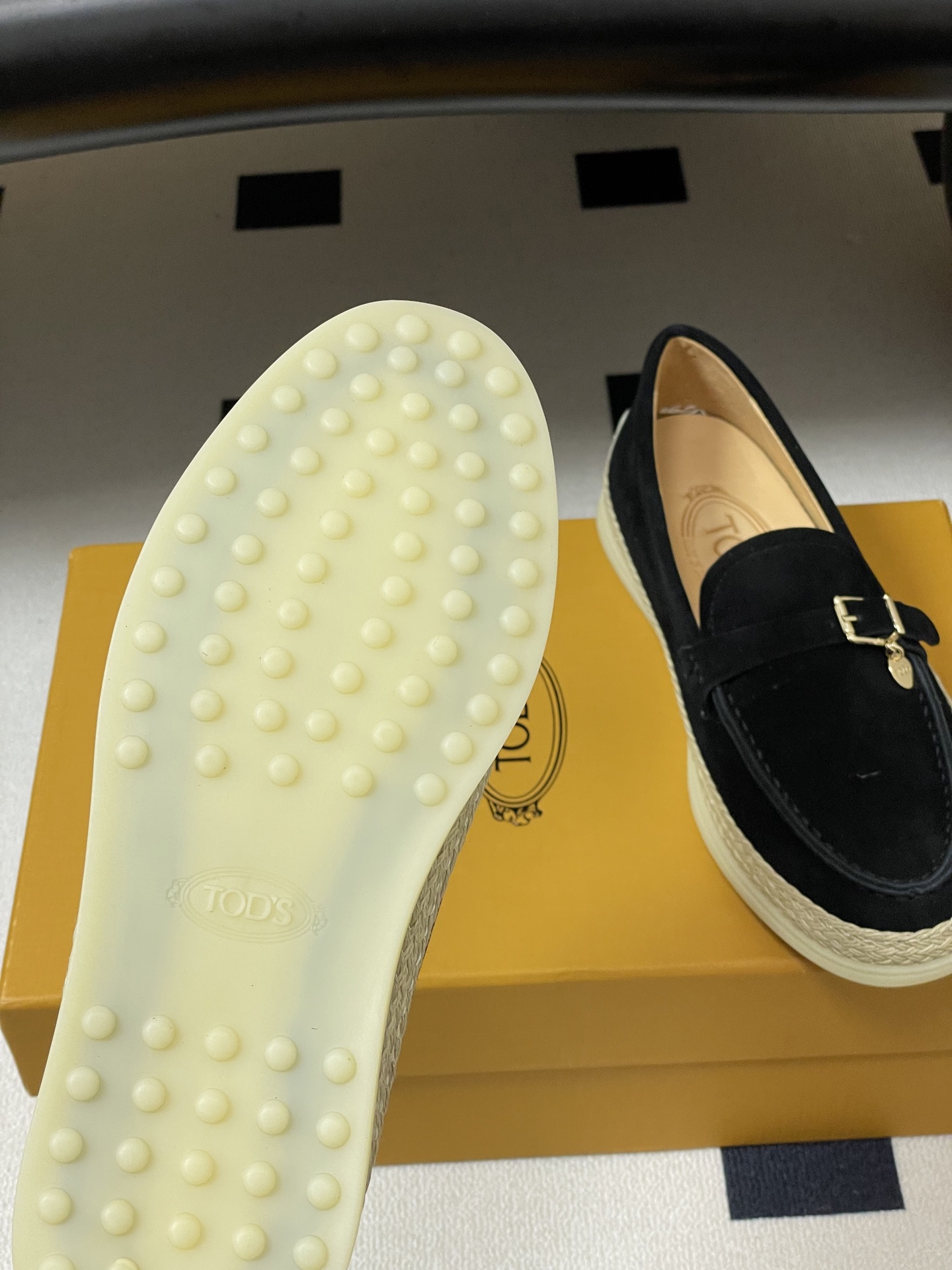 26Ss早春新款 TOD'S托德斯 磨砂皮面草编麻绳底乐福鞋经典蝴蝶结厚底休闲单鞋本款乐福鞋以绒面皮革制 26Ss早春新款 TOD'S托德斯 磨砂皮面草编麻绳底乐福鞋经典蝴蝶结厚底休闲单鞋本款乐福鞋以绒面皮革制