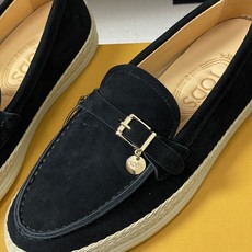 26Ss早春新款 TOD'S托德斯 磨砂皮面草编麻绳底乐福鞋经典蝴蝶结厚底休闲单鞋本款乐福鞋以绒面皮革制 26Ss早春新款 TOD'S托德斯 磨砂皮面草编麻绳底乐福鞋经典蝴蝶结厚底休闲单鞋本款乐福鞋以绒面皮革制