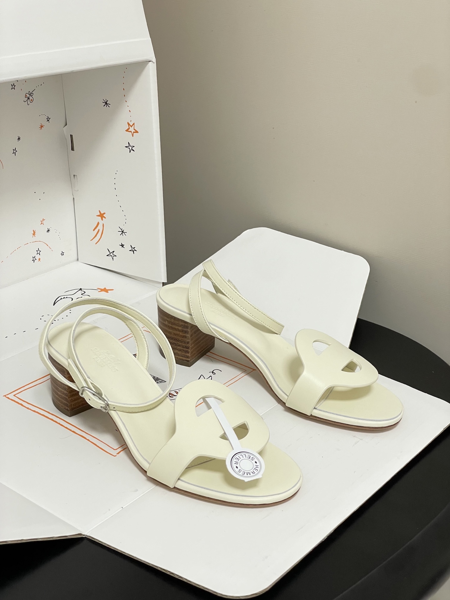 顶级品质（配高档飞机盒✈️）Hermes 爱马仕🐎 2026春夏新款 H家Juliette45凉鞋系列经