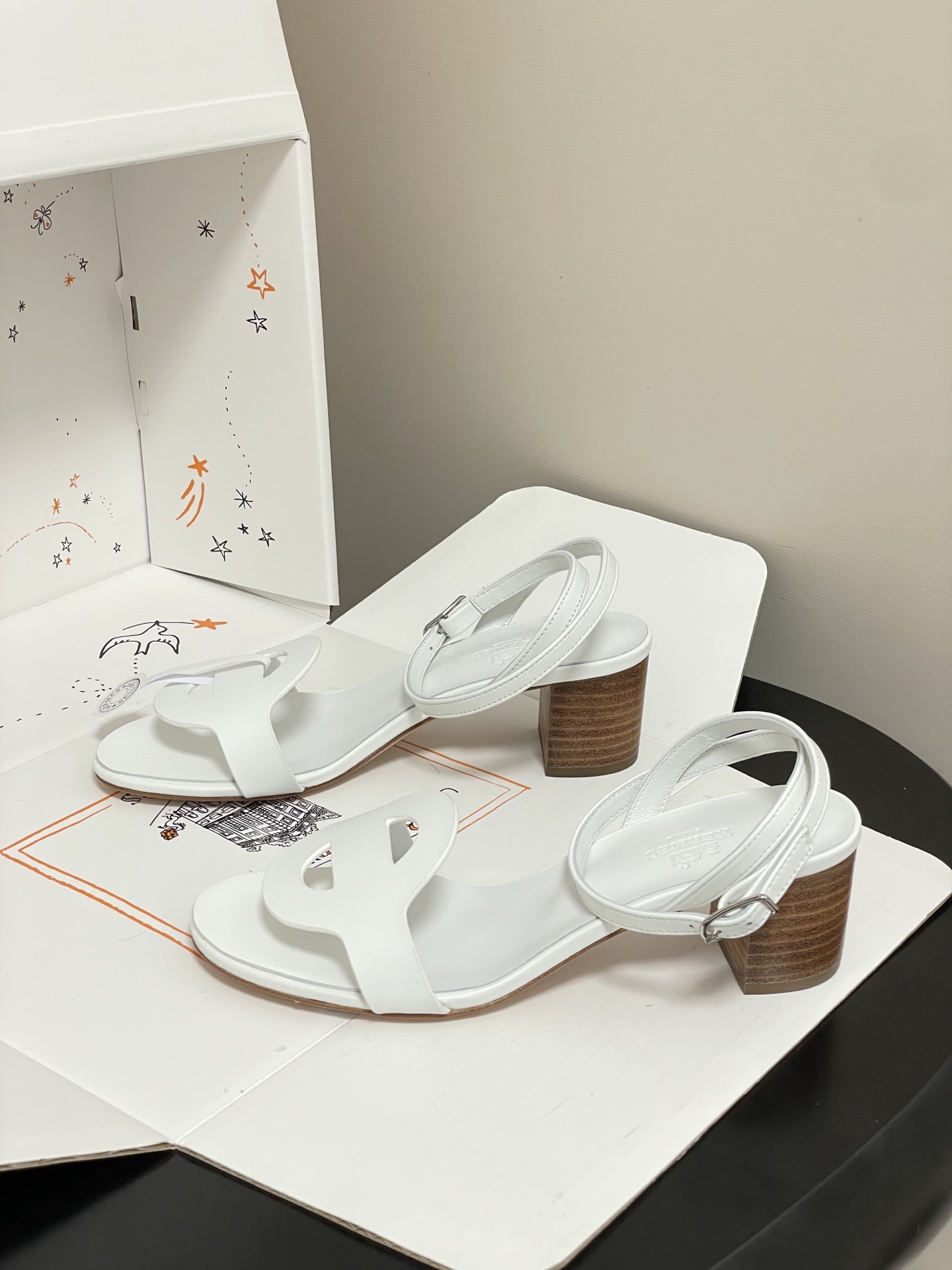 顶级品质（配高档飞机盒✈️）Hermes 爱马仕🐎 2026春夏新款 H家Juliette45凉鞋系列经