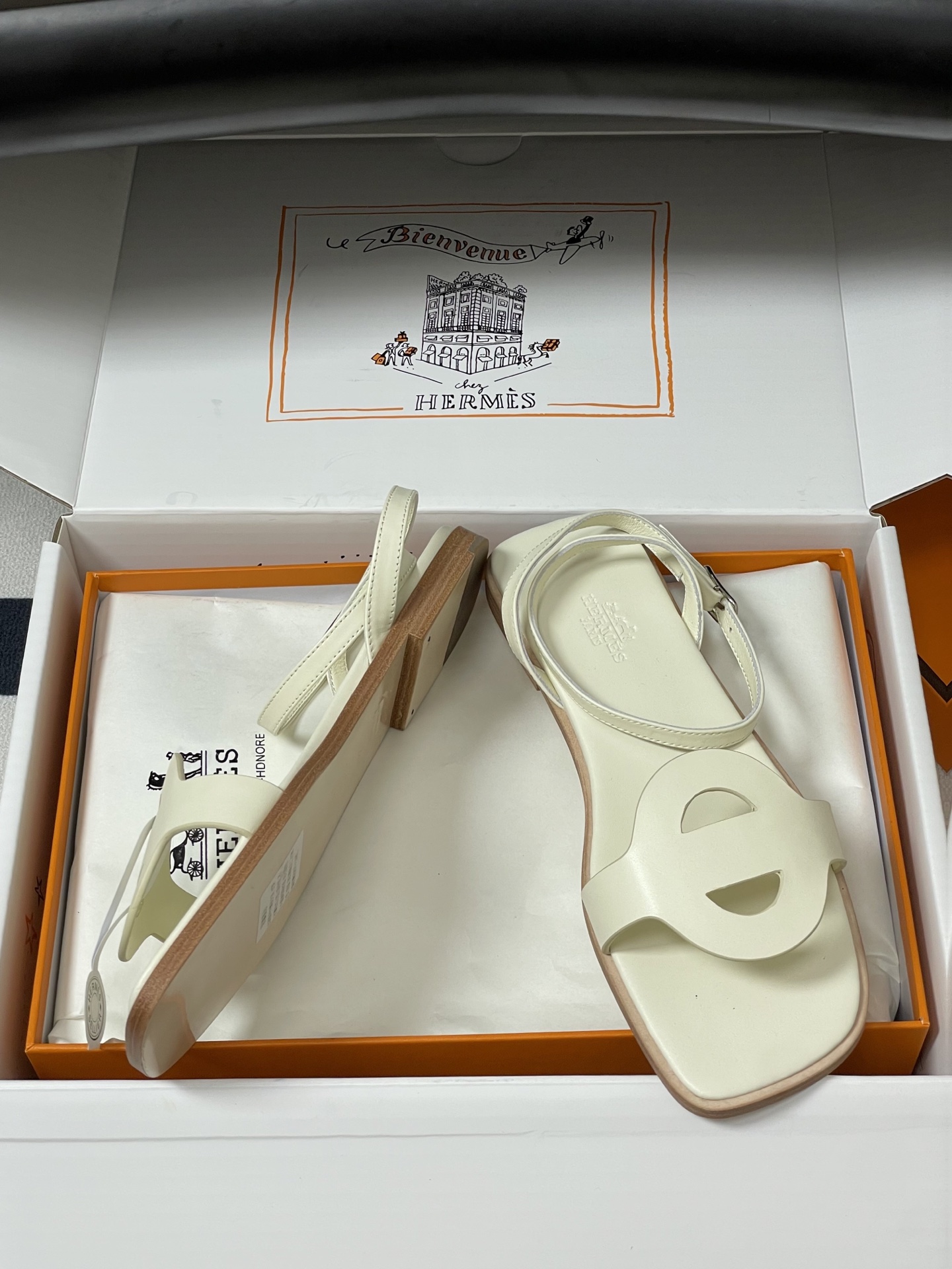 顶级品质(配高档飞机盒✈️)Hermes 爱马仕🐎 2026春夏新款 H家Juliette凉鞋系列经典猪 顶级品质(配高档飞机盒✈️)Hermes 爱马仕🐎 2026春夏新款 H家Juliette凉鞋系列经典猪