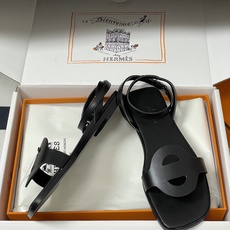 顶级品质(配高档飞机盒✈️)Hermes 爱马仕🐎 2026春夏新款 H家Juliette凉鞋系列经典猪 顶级品质(配高档飞机盒✈️)Hermes 爱马仕🐎 2026春夏新款 H家Juliette凉鞋系列经典猪