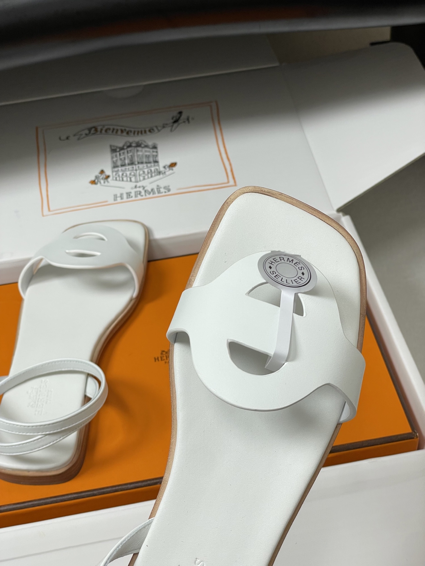 顶级品质(配高档飞机盒✈️)Hermes 爱马仕🐎 2026春夏新款 H家Juliette凉鞋系列经典猪 顶级品质(配高档飞机盒✈️)Hermes 爱马仕🐎 2026春夏新款 H家Juliette凉鞋系列经典猪