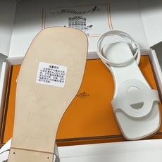 顶级品质(配高档飞机盒✈️)Hermes 爱马仕🐎 2026春夏新款 H家Juliette凉鞋系列经典猪 顶级品质(配高档飞机盒✈️)Hermes 爱马仕🐎 2026春夏新款 H家Juliette凉鞋系列经典猪