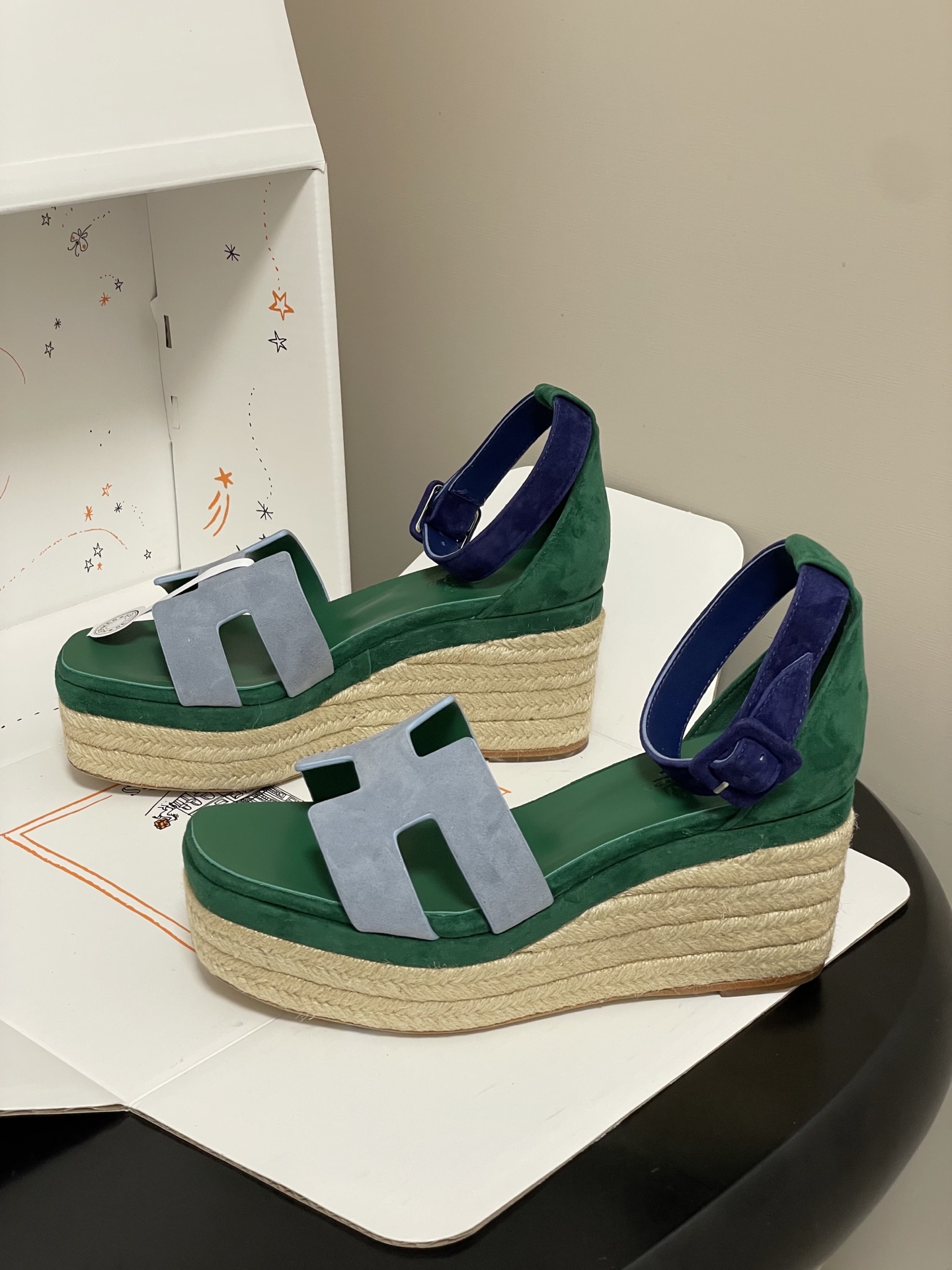 顶级品质（配高档飞机盒✈️）Hermes 爱马仕🐎 H家 Elda草编鞋系列经典H型鞋面坡跟凉鞋露趾后绑