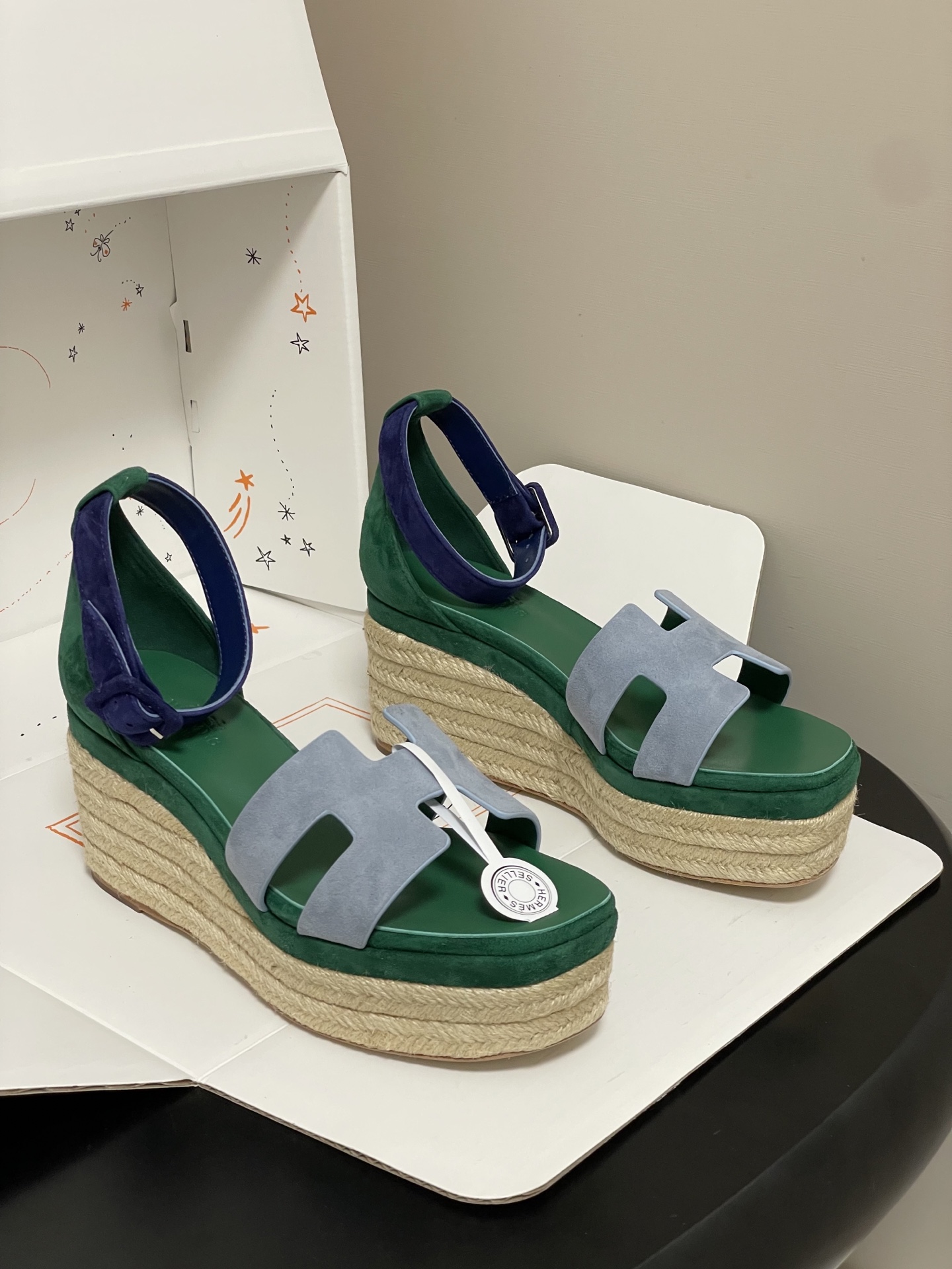 顶级品质（配高档飞机盒✈️）Hermes 爱马仕🐎 H家 Elda草编鞋系列经典H型鞋面坡跟凉鞋露趾后绑