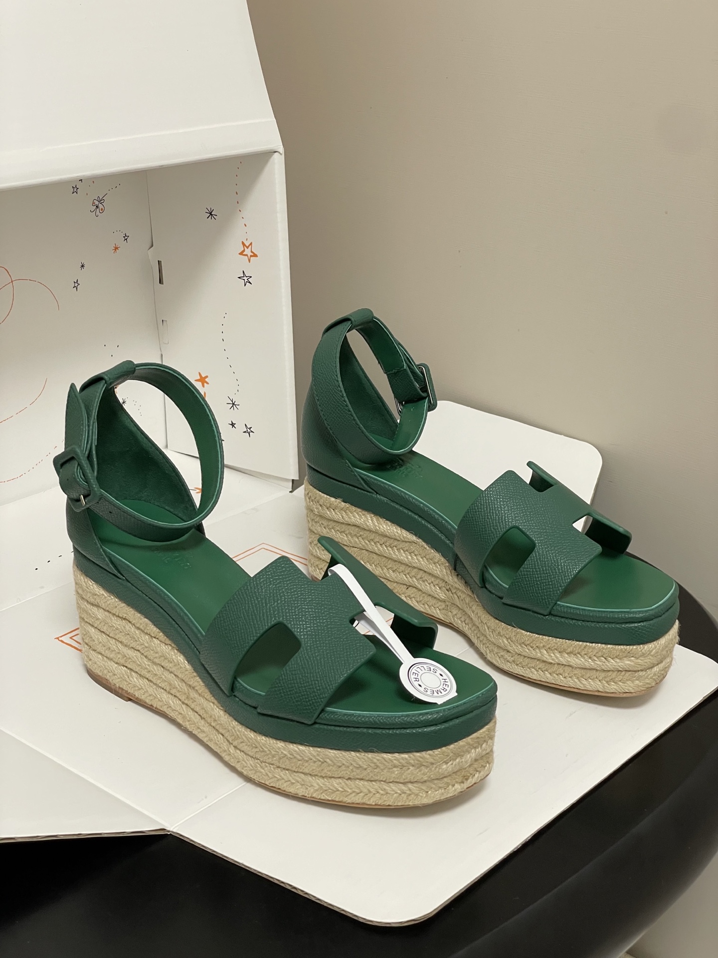顶级品质（配高档飞机盒✈️）Hermes 爱马仕🐎 H家 Elda草编鞋系列经典H型鞋面坡跟凉鞋露趾后绑