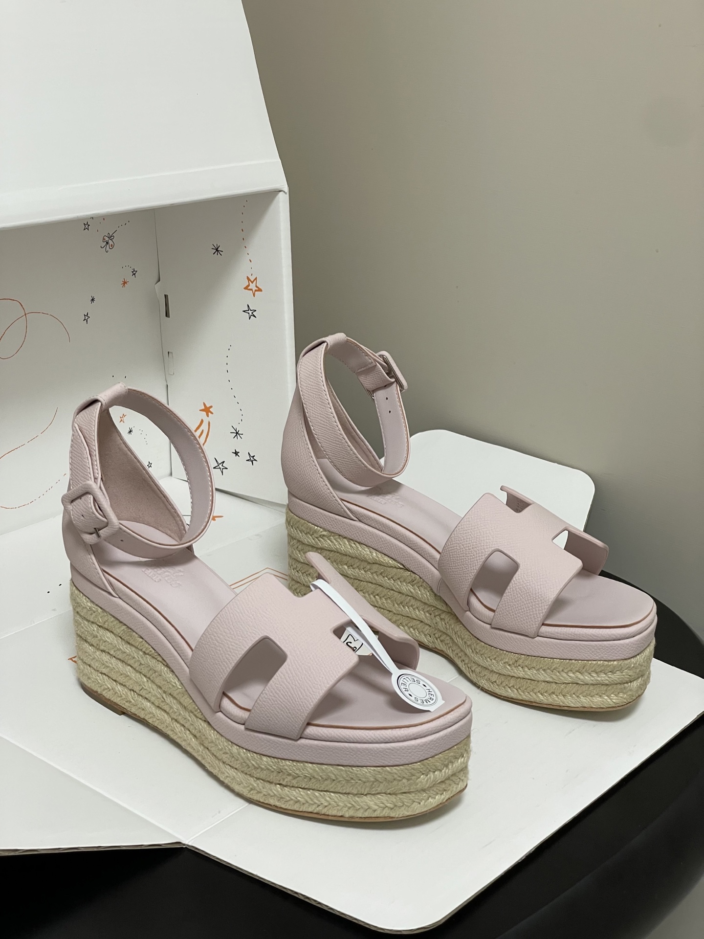 顶级品质（配高档飞机盒✈️）Hermes 爱马仕🐎 H家 Elda草编鞋系列经典H型鞋面坡跟凉鞋露趾后绑