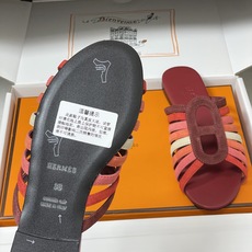 顶级品质(配高档飞机盒✈️)Hermes 爱马仕🐎 2026春夏新款 H家Noria凉拖鞋系列经典猪鼻子 顶级品质(配高档飞机盒✈️)Hermes 爱马仕🐎 2026春夏新款 H家Noria凉拖鞋系列经典猪鼻子