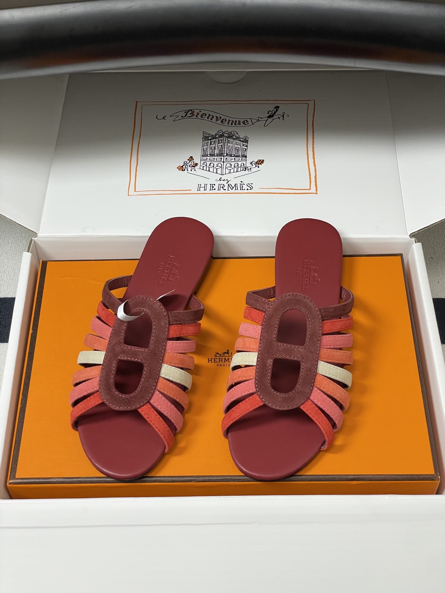 顶级品质(配高档飞机盒✈️)Hermes 爱马仕🐎 2026春夏新款 H家Noria凉拖鞋系列经典猪鼻子 顶级品质(配高档飞机盒✈️)Hermes 爱马仕🐎 2026春夏新款 H家Noria凉拖鞋系列经典猪鼻子