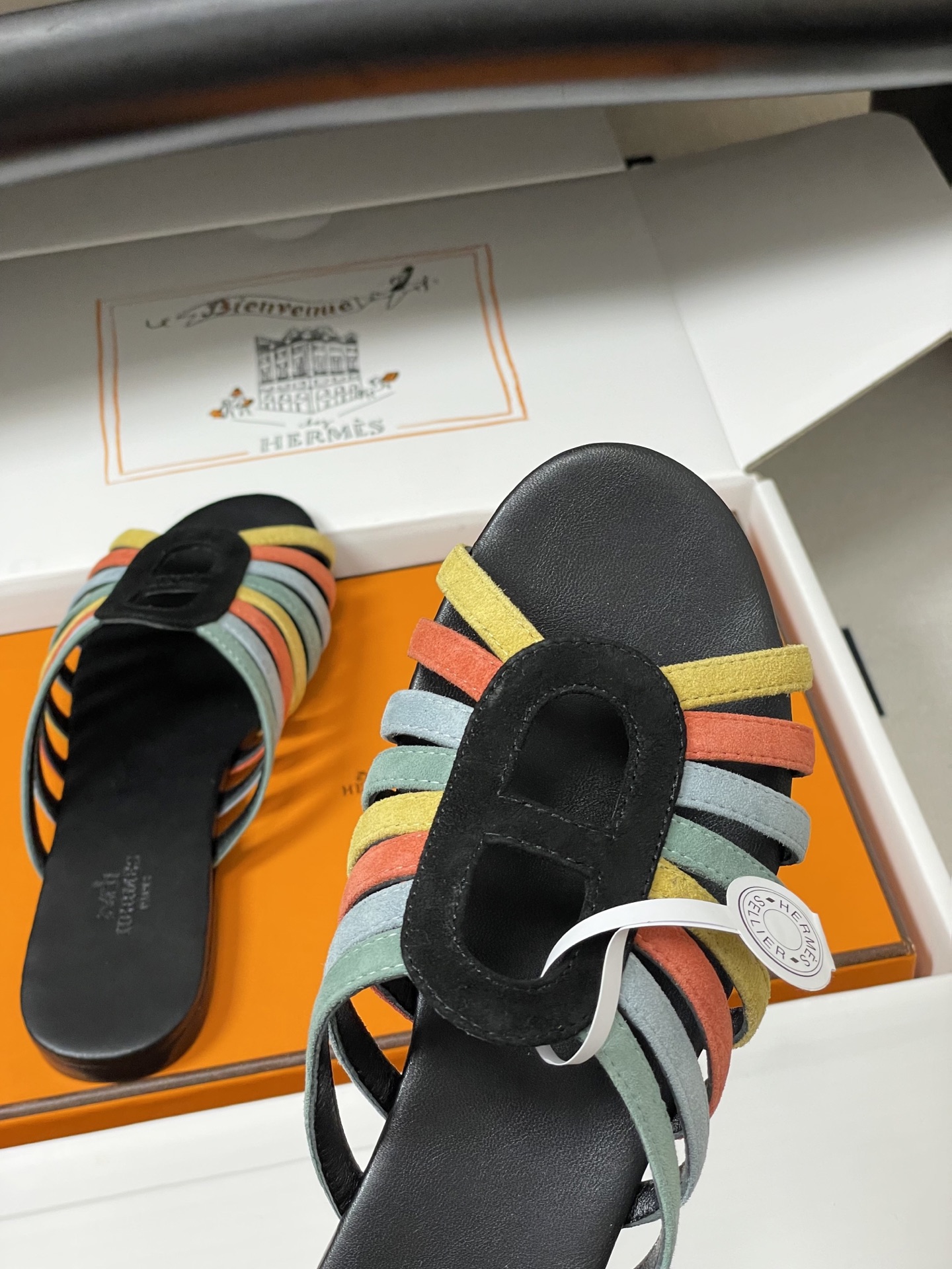 顶级品质(配高档飞机盒✈️)Hermes 爱马仕🐎 2026春夏新款 H家Noria凉拖鞋系列经典猪鼻子 顶级品质(配高档飞机盒✈️)Hermes 爱马仕🐎 2026春夏新款 H家Noria凉拖鞋系列经典猪鼻子