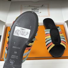顶级品质(配高档飞机盒✈️)Hermes 爱马仕🐎 2026春夏新款 H家Noria凉拖鞋系列经典猪鼻子 顶级品质(配高档飞机盒✈️)Hermes 爱马仕🐎 2026春夏新款 H家Noria凉拖鞋系列经典猪鼻子