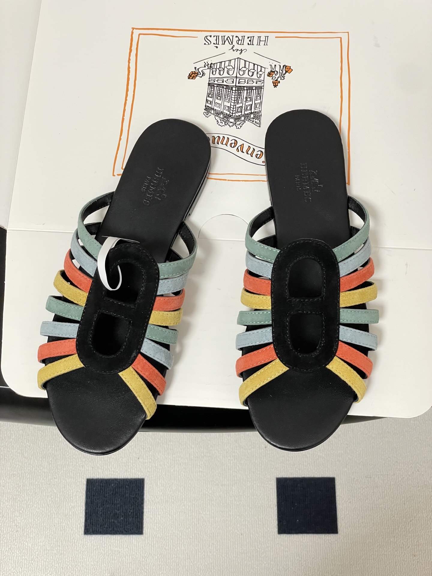 顶级品质(配高档飞机盒✈️)Hermes 爱马仕🐎 2026春夏新款 H家Noria凉拖鞋系列经典猪鼻子 顶级品质(配高档飞机盒✈️)Hermes 爱马仕🐎 2026春夏新款 H家Noria凉拖鞋系列经典猪鼻子