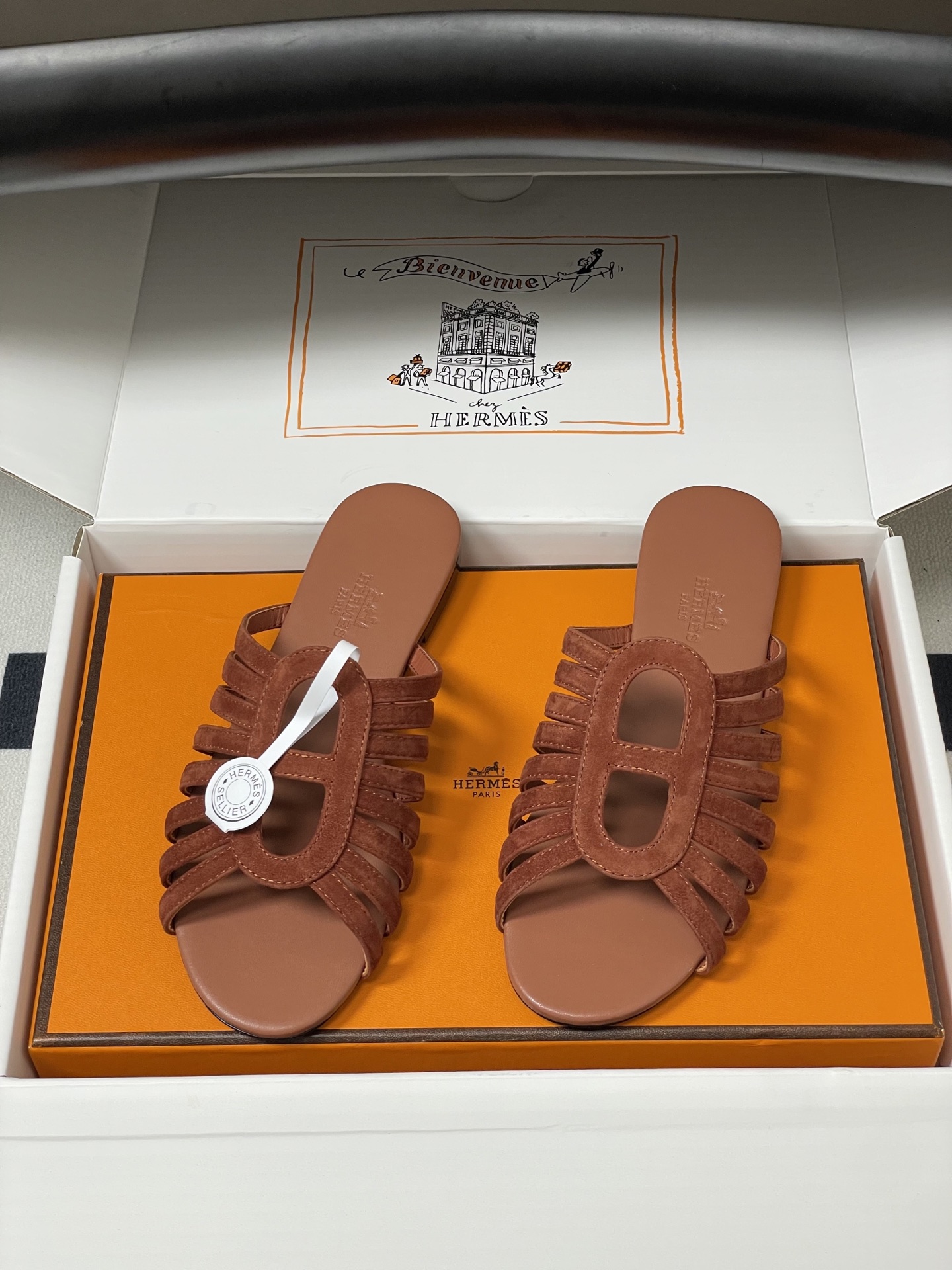 顶级品质(配高档飞机盒✈️)Hermes 爱马仕🐎 2026春夏新款 H家Noria凉拖鞋系列经典猪鼻子 顶级品质(配高档飞机盒✈️)Hermes 爱马仕🐎 2026春夏新款 H家Noria凉拖鞋系列经典猪鼻子