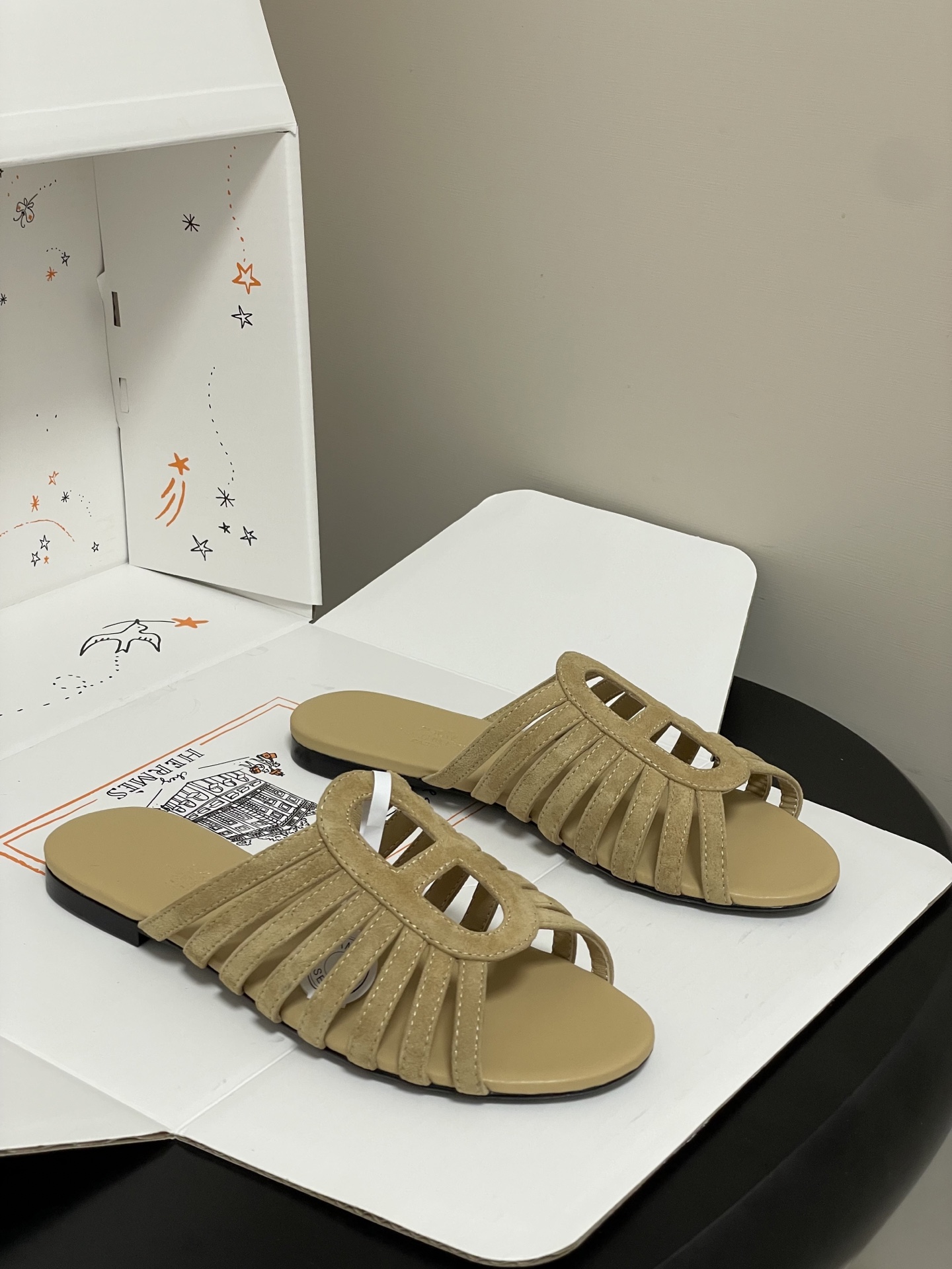 顶级品质（配高档飞机盒✈️）Hermes 爱马仕🐎 2026春夏新款 H家Noria凉拖鞋系列经典猪鼻子
