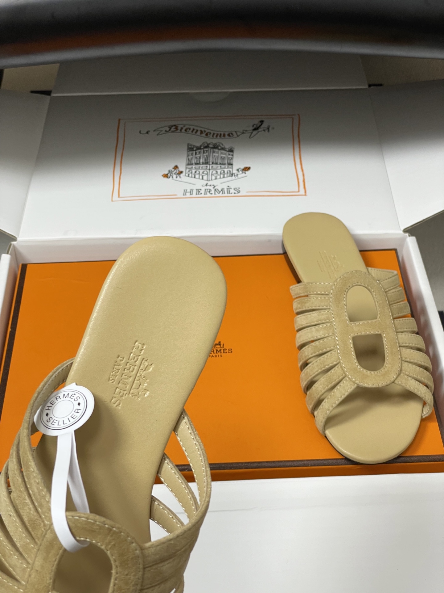 顶级品质(配高档飞机盒✈️)Hermes 爱马仕🐎 2026春夏新款 H家Noria凉拖鞋系列经典猪鼻子 顶级品质(配高档飞机盒✈️)Hermes 爱马仕🐎 2026春夏新款 H家Noria凉拖鞋系列经典猪鼻子