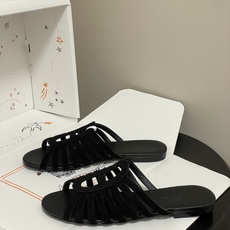 顶级品质(配高档飞机盒✈️)Hermes 爱马仕🐎 2026春夏新款 H家Noria凉拖鞋系列经典猪鼻子 顶级品质(配高档飞机盒✈️)Hermes 爱马仕🐎 2026春夏新款 H家Noria凉拖鞋系列经典猪鼻子