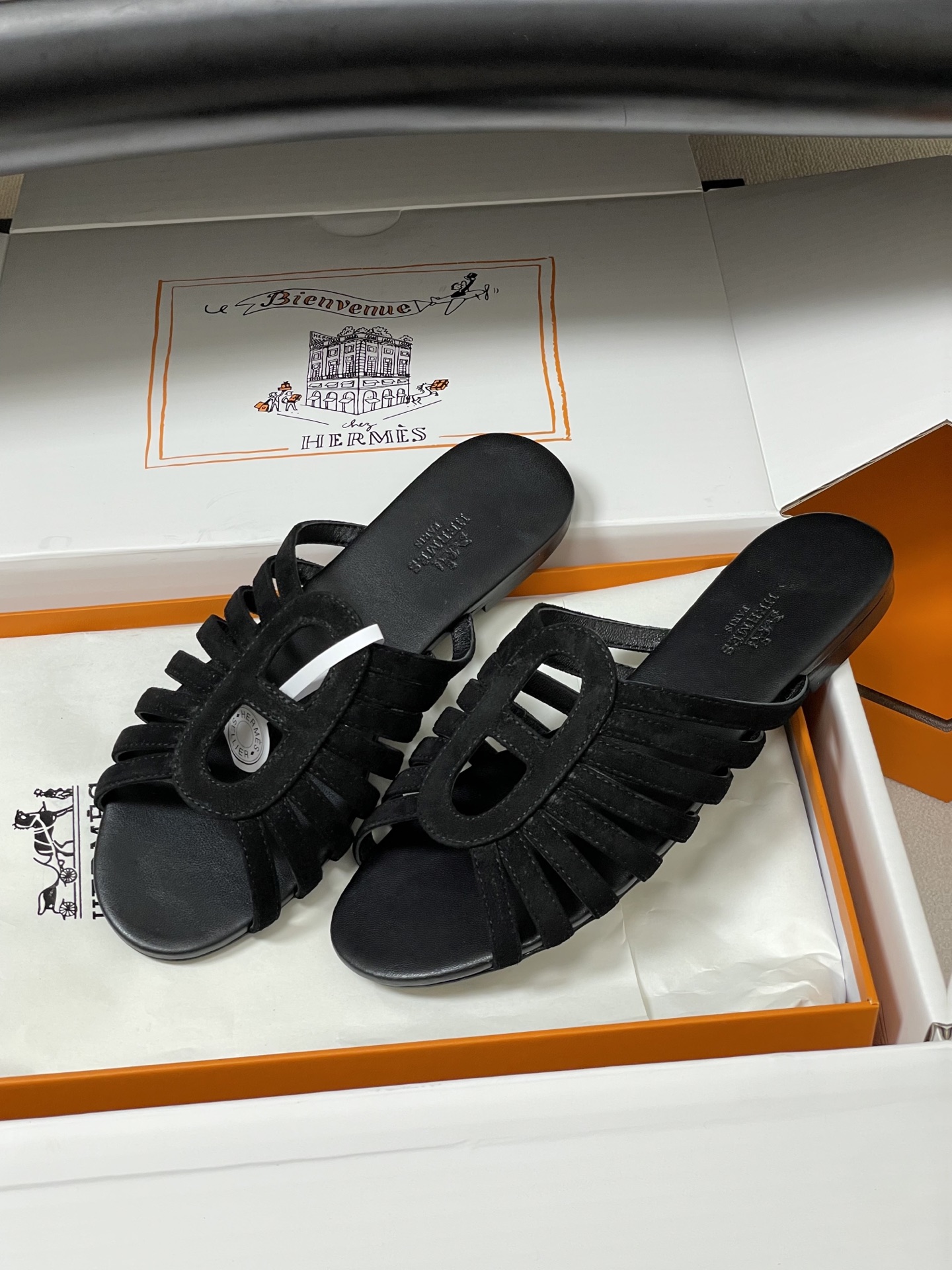顶级品质(配高档飞机盒✈️)Hermes 爱马仕🐎 2026春夏新款 H家Noria凉拖鞋系列经典猪鼻子 顶级品质(配高档飞机盒✈️)Hermes 爱马仕🐎 2026春夏新款 H家Noria凉拖鞋系列经典猪鼻子