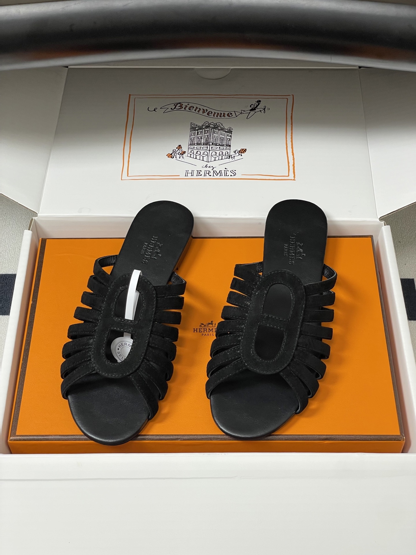 顶级品质(配高档飞机盒✈️)Hermes 爱马仕🐎 2026春夏新款 H家Noria凉拖鞋系列经典猪鼻子 顶级品质(配高档飞机盒✈️)Hermes 爱马仕🐎 2026春夏新款 H家Noria凉拖鞋系列经典猪鼻子
