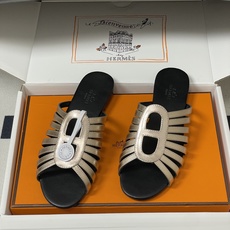顶级品质(配高档飞机盒✈️)Hermes 爱马仕🐎 2026春夏新款 H家Noria凉拖鞋系列经典猪鼻子 顶级品质(配高档飞机盒✈️)Hermes 爱马仕🐎 2026春夏新款 H家Noria凉拖鞋系列经典猪鼻子
