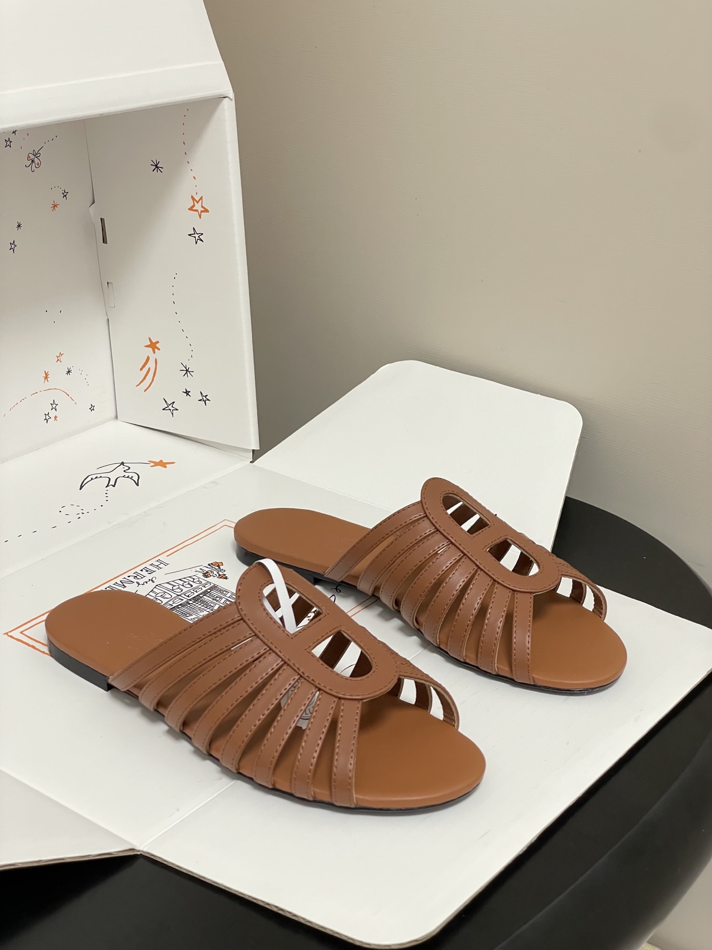顶级品质（配高档飞机盒✈️）Hermes 爱马仕🐎 2026春夏新款 H家Noria凉拖鞋系列经典猪鼻子