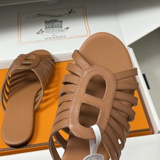 顶级品质(配高档飞机盒✈️)Hermes 爱马仕🐎 2026春夏新款 H家Noria凉拖鞋系列经典猪鼻子 顶级品质(配高档飞机盒✈️)Hermes 爱马仕🐎 2026春夏新款 H家Noria凉拖鞋系列经典猪鼻子
