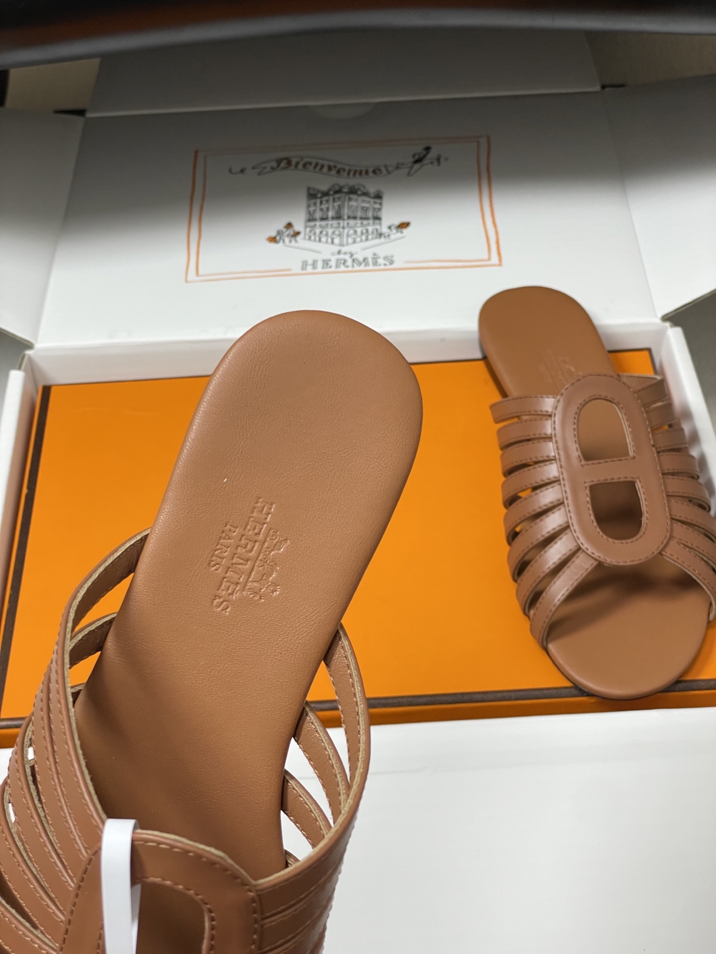 顶级品质(配高档飞机盒✈️)Hermes 爱马仕🐎 2026春夏新款 H家Noria凉拖鞋系列经典猪鼻子 顶级品质(配高档飞机盒✈️)Hermes 爱马仕🐎 2026春夏新款 H家Noria凉拖鞋系列经典猪鼻子