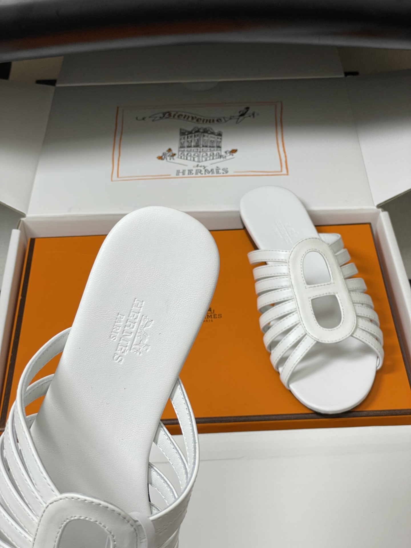 顶级品质(配高档飞机盒✈️)Hermes 爱马仕🐎 2026春夏新款 H家Noria凉拖鞋系列经典猪鼻子 顶级品质(配高档飞机盒✈️)Hermes 爱马仕🐎 2026春夏新款 H家Noria凉拖鞋系列经典猪鼻子