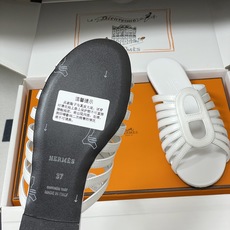 顶级品质(配高档飞机盒✈️)Hermes 爱马仕🐎 2026春夏新款 H家Noria凉拖鞋系列经典猪鼻子 顶级品质(配高档飞机盒✈️)Hermes 爱马仕🐎 2026春夏新款 H家Noria凉拖鞋系列经典猪鼻子