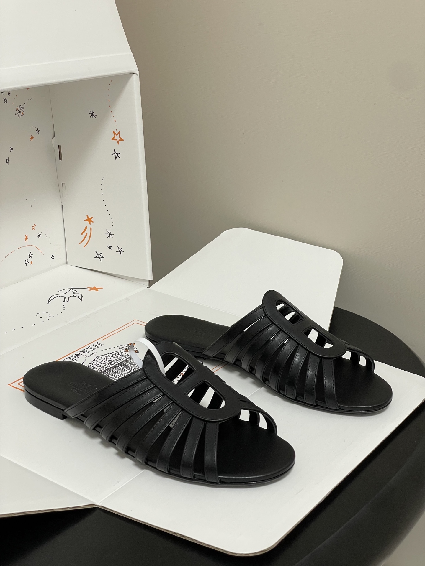 顶级品质（配高档飞机盒✈️）Hermes 爱马仕🐎 2026春夏新款 H家Noria凉拖鞋系列经典猪鼻子